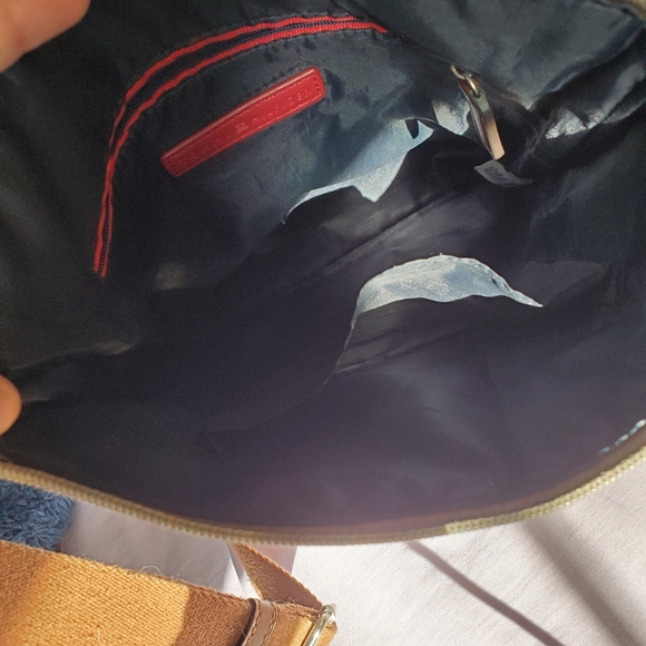 TOMMY HILFIGER monogram large cross body bag - Picture 4 of 5